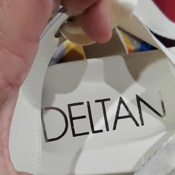 Delta Blayke White Sandals with Crisscross Straps and Dark Sole - Picture 2 of 11